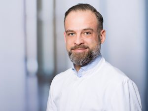 Dr. Richard Brucker, Oberarzt der Klinik für Neurochirurgie im Klinikum Ingolstadt