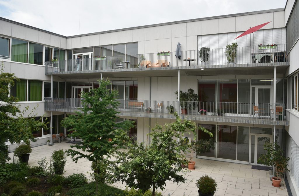 Innenhof des Anna Ponschab Hauses am Klinikum Ingolstadt