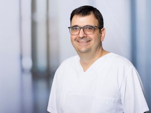 Dr. med. Andreas Sarropoulos, Oberarzt und stellvertretender Klinikdirektor der Klinik für Kinder- und Jugendchirurgie am Klinikum Ingolstadt
